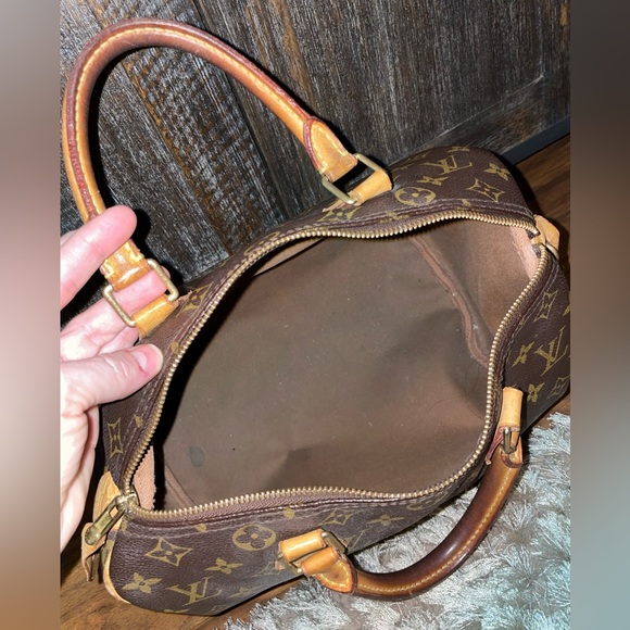 Authentic Louis Vuitton Monogram Speedy 30 - Picture 6 of 13